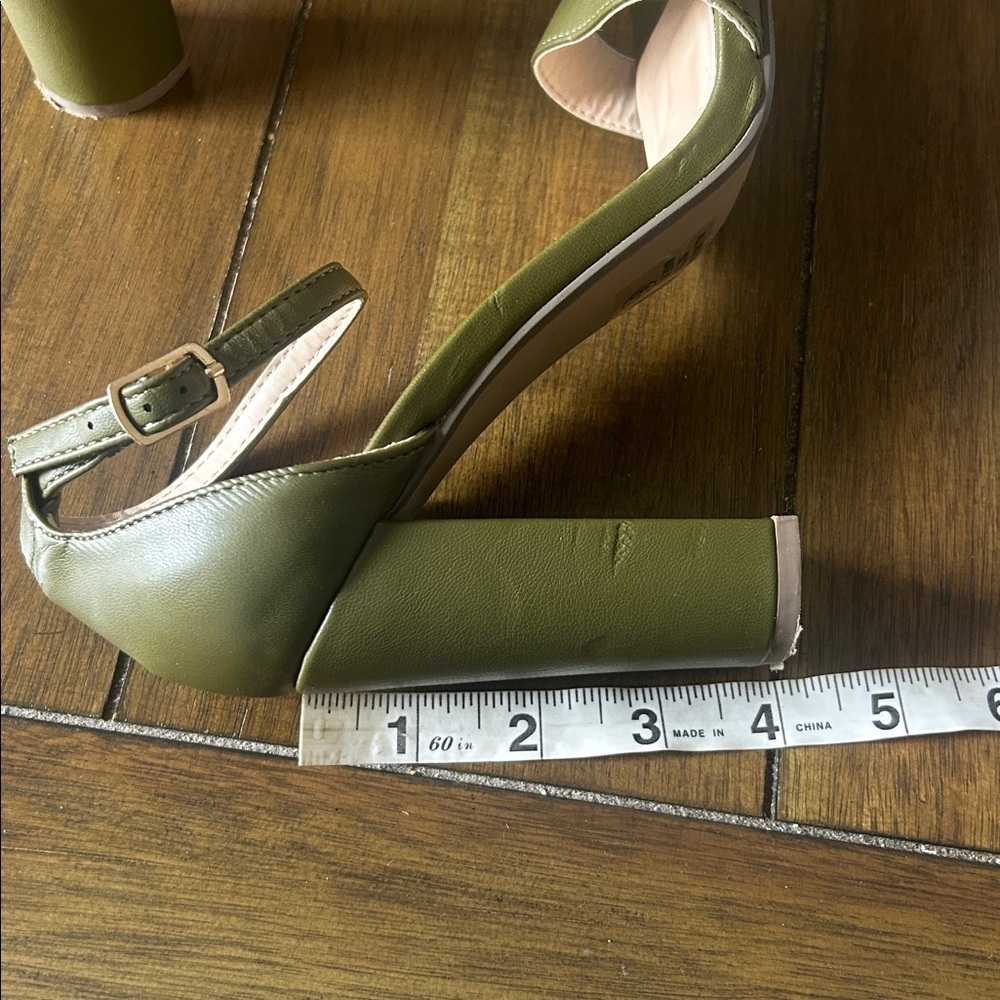 Delicious brand olive green ankle strap block heel sandals size 6.5 - Picture 6 of 6